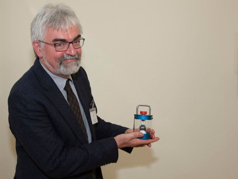 Dr. Bernd Güttler