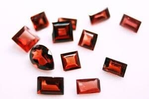 https://cdn.gdch.de/prod/csm_Cut_garnet_collection_Wikipedia_81a5bd0dff_504978fd7d.jpg