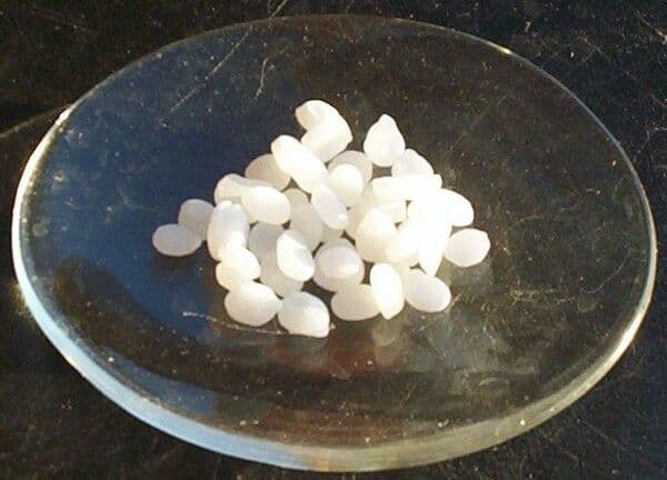https://cdn.gdch.de/prod/csm_Sodium_hydroxide_f1ee6654b3_fc0a4b9b25.jpg