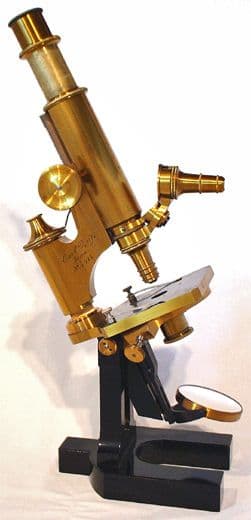 https://cdn.gdch.de/prod/Glas_Abb8_Microscope_Zeiss_1879_74378a63f8.jpg
