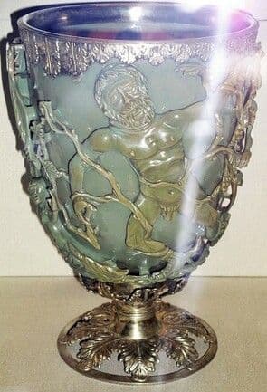 https://cdn.gdch.de/prod/csm_Glas_Abb5a_Green_Lycurgus_Cup_505c6ac8bc_4797a92bb3.jpg